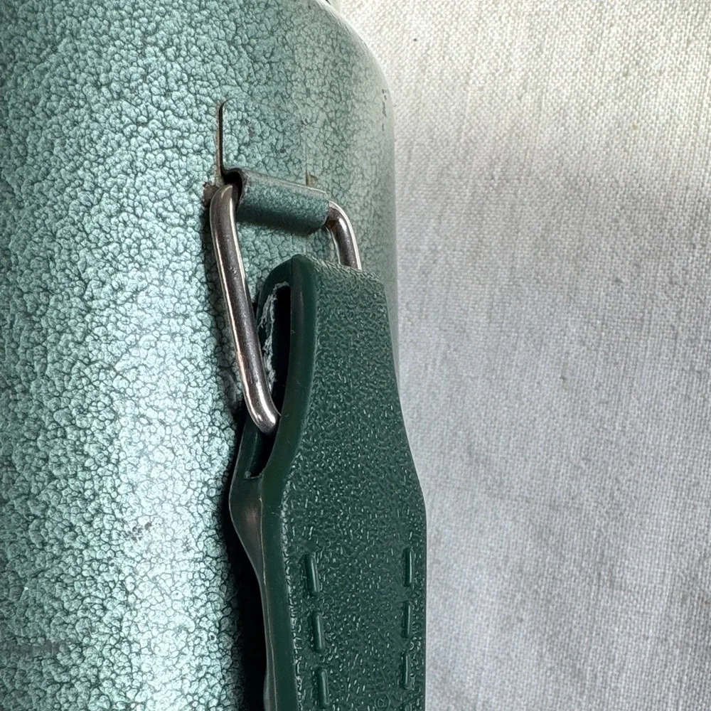 Vintage Aladdin Stanley Hammertone Green Insulated Thermos with Silver Accents - Picture 4 of 15